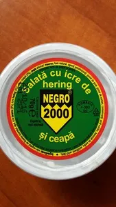 Salată cu icre de hering și ceapă