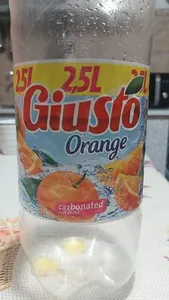 Băutură răcoritoare carbogazoasă cu suc de portocale