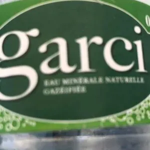 eau minérale naturelle gazeuse