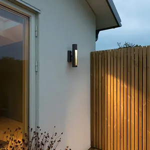 Konstsmide Udine vägglykta 12W LED svart