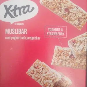 mueslibar med yoghurt och jordgubbar