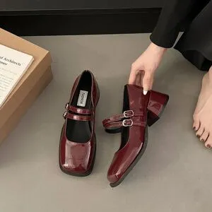Wucifang Shoes Designers Vår Lackläder Dam Mary Jane Skor Mode Grunda Fyrkantig Tå Pumps Casual Klänning Lågklackade Skor 35 röd