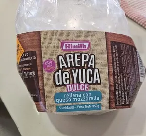 Arepa de Yuca Dulce rellena de queso mozzarella