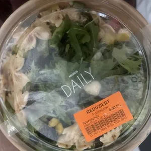 Mischsalat mit Tiegwaren