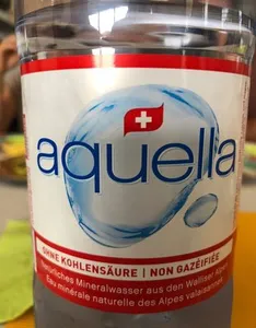 Aquella ohne kohlensäure - natürliches mineralwasser aus den walliser alpen