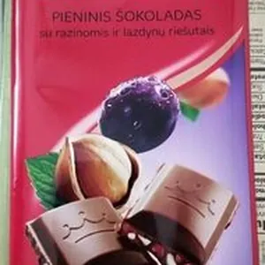 Pieniškas šokoladas su razinomis ir lazdynų riešutais