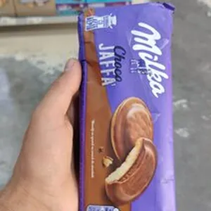 Бисквити с пълнеж с аромат на шоколад и покрити с млечен шоколад