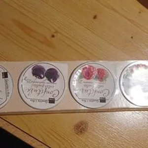 Confitures marmelade et gelées en portions assorties