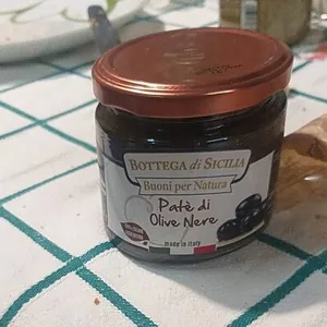 Paté di olive nere
