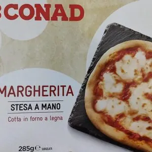 Pizza margherita stesa a mano