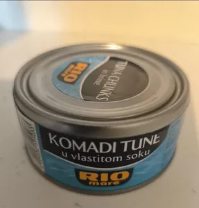 Tuna chunks in  brine