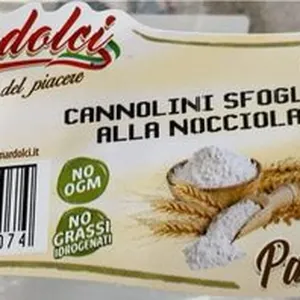 Cannoli sfoglia alla nocciola