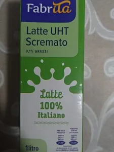 Latte uht scremato