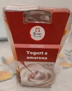 Dessert yogurt e amarena