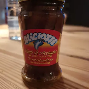 Sardellenfilets mit Chilischoten