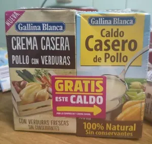 Caldo casero de pollo y crema casera