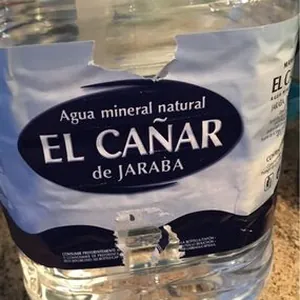 Agua mineral natural