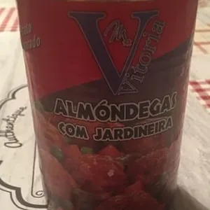 Almondegas com jardineira