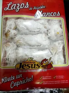 Lazos de hojaldre blancos