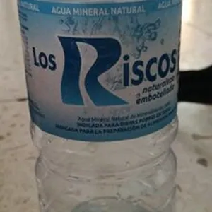 Agua mineral natural