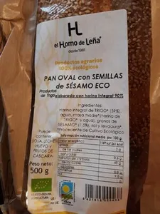 Pan oval con semillas de sésamo seco