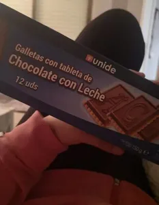 Galletas con tableta de chocolate con leche