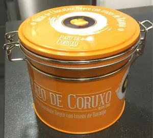 Onzas de chocolate negro con trozos de naranja