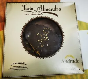 Tarta de almendra con chocolate