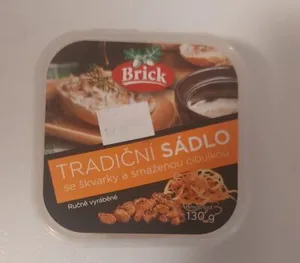 Tradiční sádlo se škvarky a smaženou cibulkou