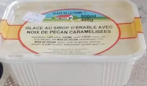 Glace au sirop d'érable avec noix de pécan caramélisées